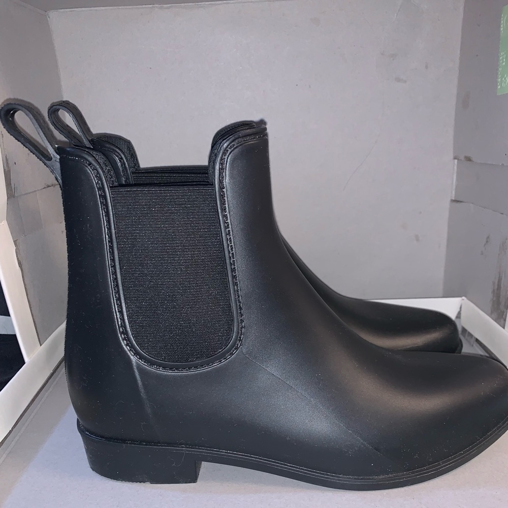 Black rain boots 6